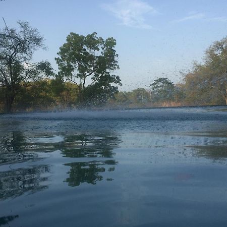 Ehalagala Lake Resort Sigirija Zewnętrze zdjęcie