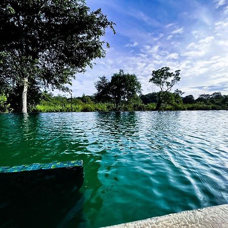 Ehalagala Lake Resort Sigirija Zewnętrze zdjęcie