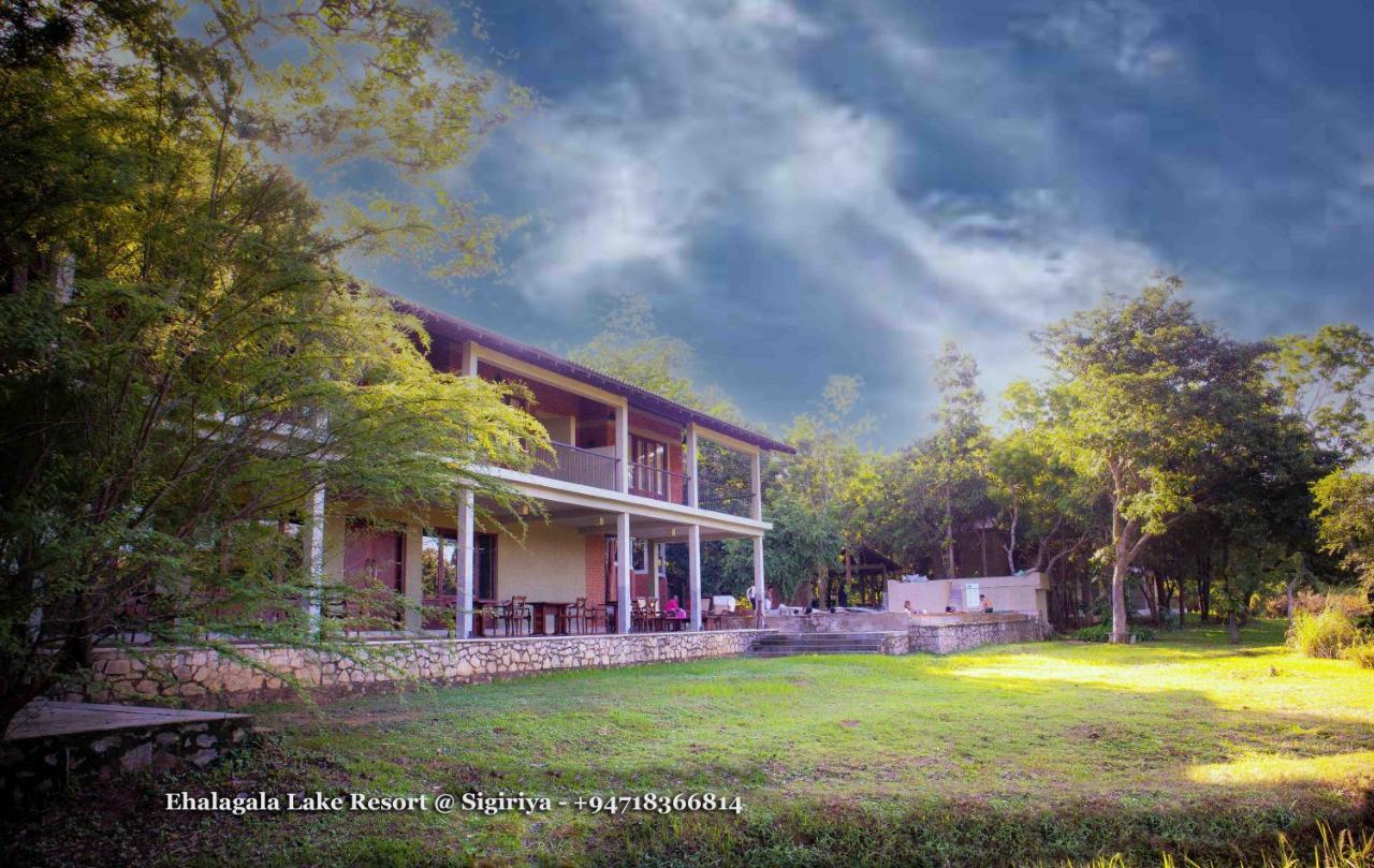 Ehalagala Lake Resort Sigirija Zewnętrze zdjęcie