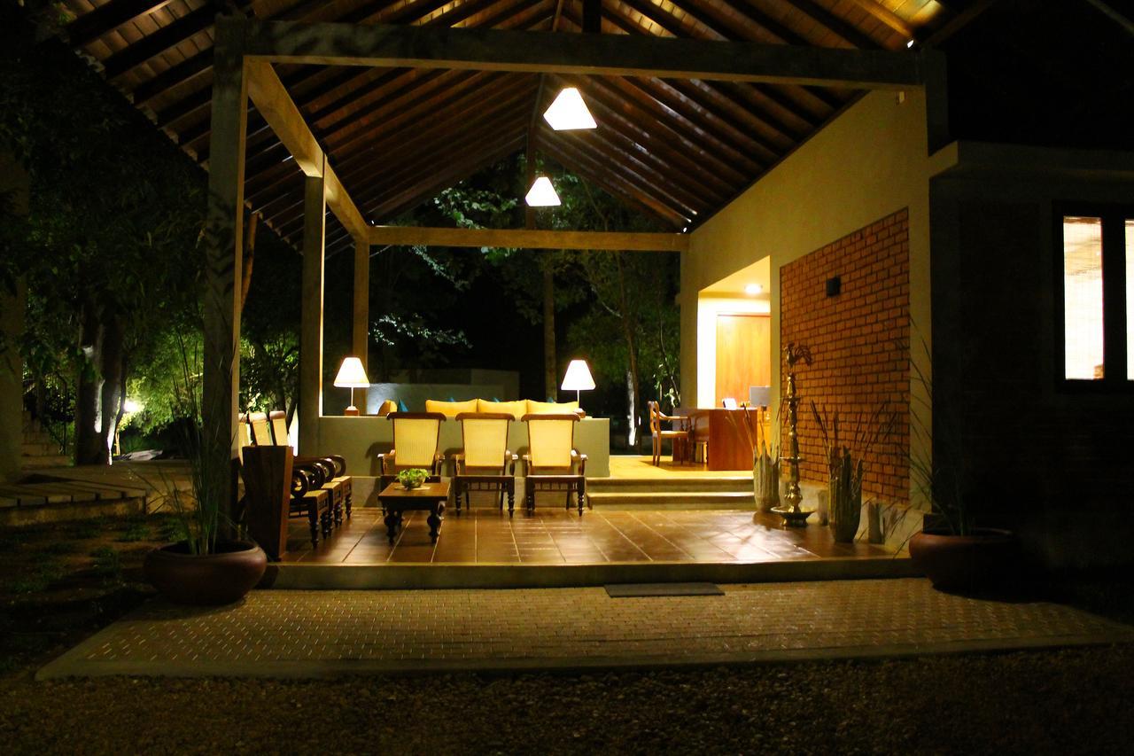 Ehalagala Lake Resort Sigirija Zewnętrze zdjęcie