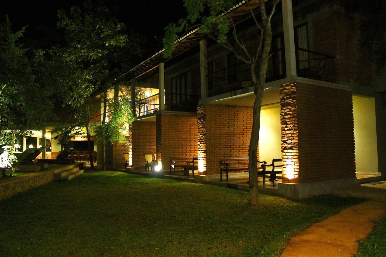 Ehalagala Lake Resort Sigirija Zewnętrze zdjęcie