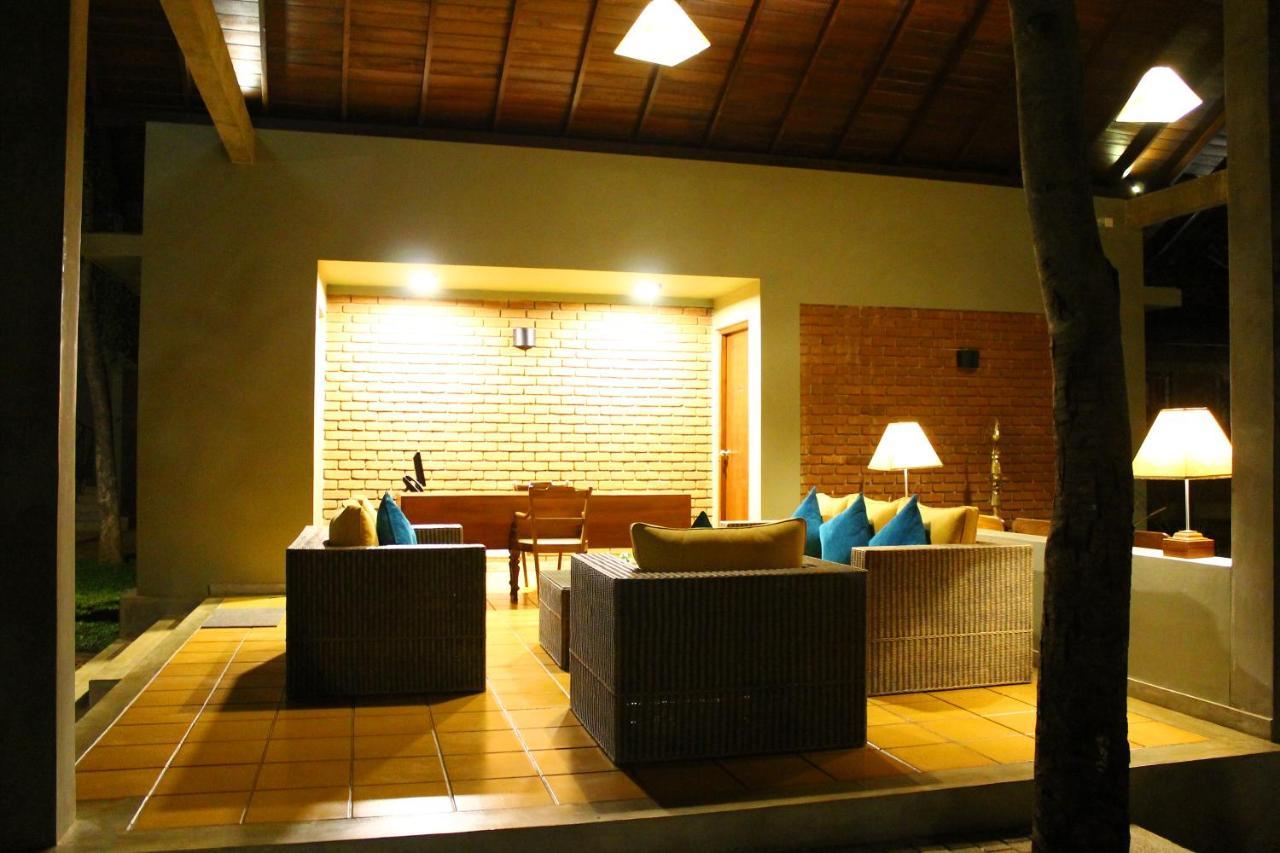 Ehalagala Lake Resort Sigirija Zewnętrze zdjęcie