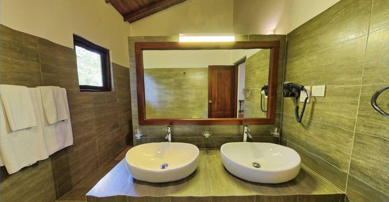 Ehalagala Lake Resort Sigirija Zewnętrze zdjęcie